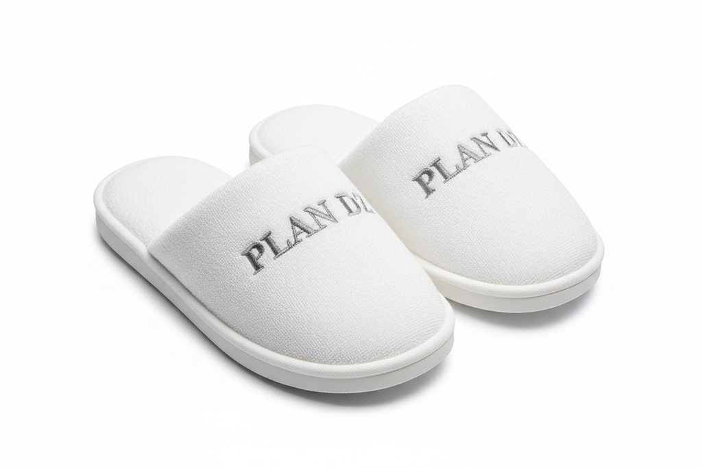 CLOSED SLIPPERS FOR HOTEL PLAN DZ WRIT ON IT 